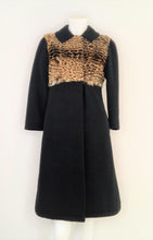 Charger l&#39;image dans la galerie, Structured Black &amp; leopard Jackie O. Coat
